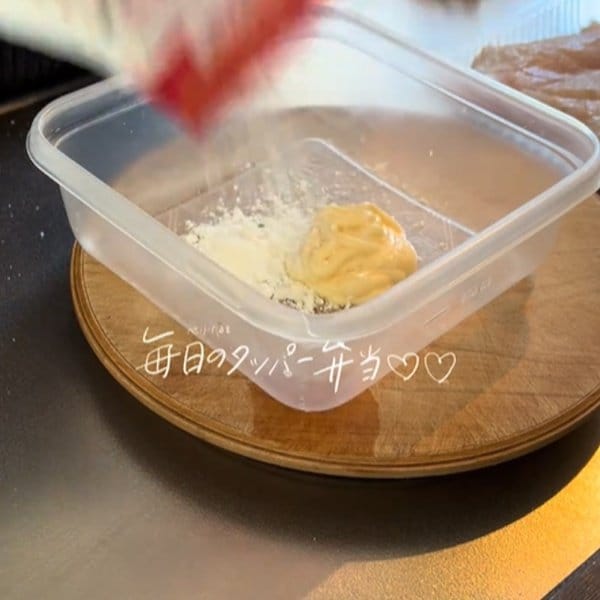 旦那に作る【愛妻弁当】手作りの〈鱈のフライ弁当〉が美味しそう！海老とブロッコリーのパスタまで入って豪華！