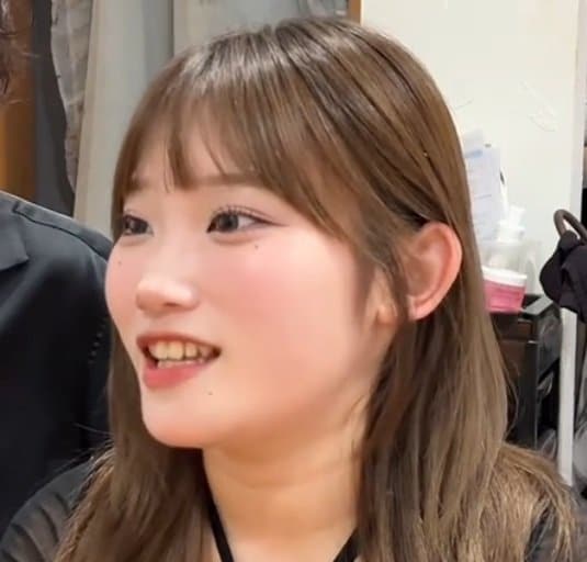 【大変身】切れ毛に悩む女性が「彼氏にナイショ」で大胆イメチェン！黒髪ボブで変身した姿が話題