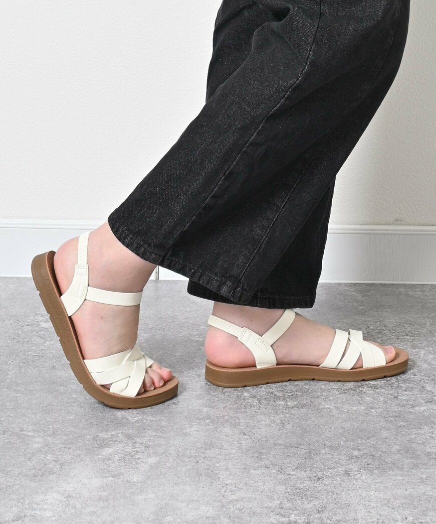 出所：ハニーズ公式　軽量屈曲ゴム使いサンダル