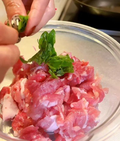 【チーズがとろり】旦那に作る詰め詰め「豚こまつくね弁当」 ボリューム満点で「旦那さん幸せね」