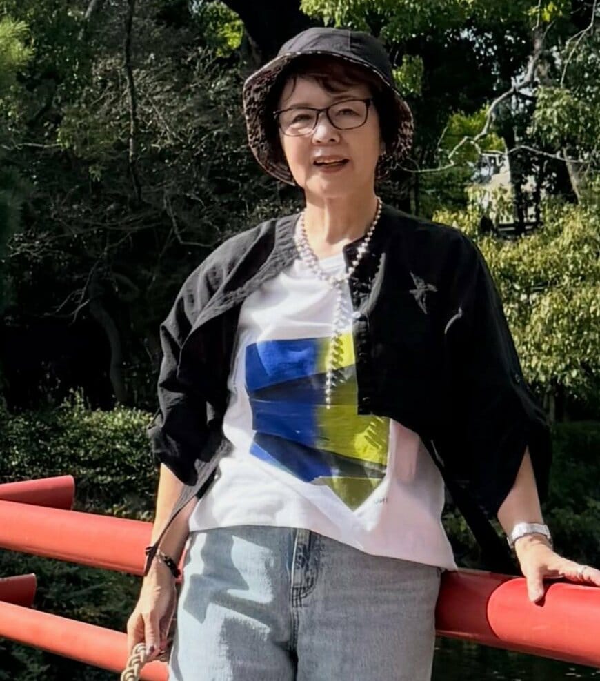 【68歳マダム】が提案する旅コーデ　Tシャツとデニムで作るラフスタイルがおしゃれで参考になる
