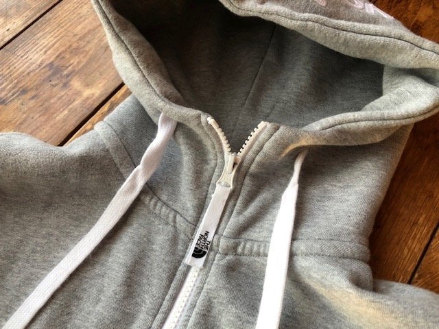 襟があたたかさのポイント！（筆者撮影、画像クリックで公式HPへジャンプします）