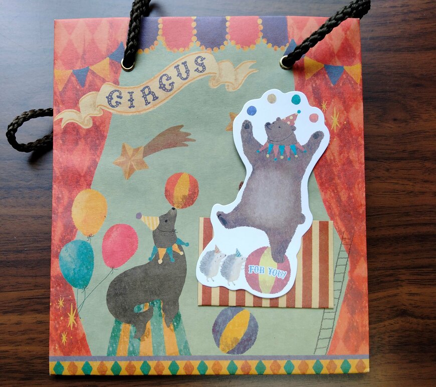 筆者撮影（キャンドゥ、ポケット＆メッセージカード付ペーパーバッグアニマル）