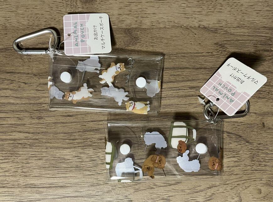 筆者撮影（セリア、犬柄 マルチケース カラビナ付き）