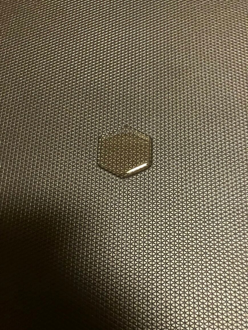 ホットプレートで六角形になった油