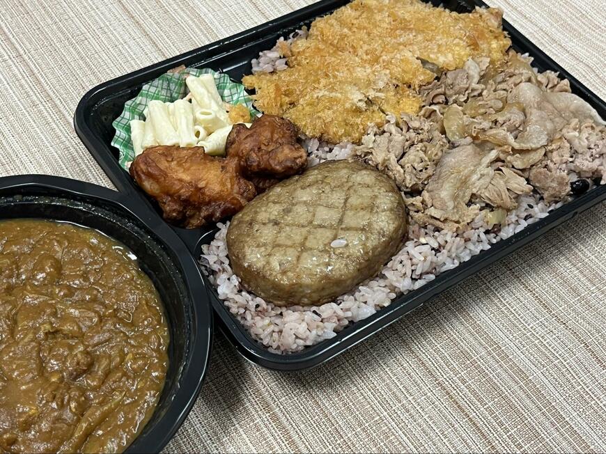 ご飯は十五穀米。健康に配慮されていますね。