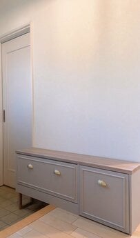 「おしゃれで可愛い」殺風景な玄関の壁を腰壁風にリメイク！海外風の空間に大変身