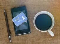 ママ友の「いいね」が気になる…ママ友と友達を混同すると孤独感に襲われる!?