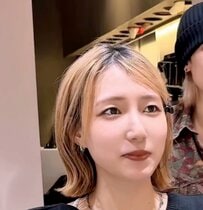 【大変身】伸びた根元をどうにかしたい女性→ケアブリーチとWカラーでまろやかなハイトーンヘアにイメチェン！