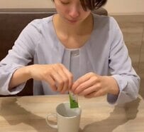 ホテルで客室の飲み物を飲もうとしたら…まさかの大惨事に「これはビックリ」「気を付けなきゃ」と驚き