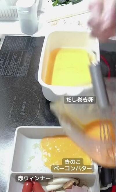 だし巻き卵が仕上がっていく