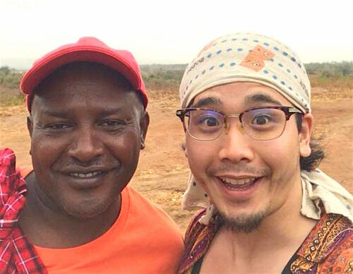 シェアハウス管理人の田中顕司郎さん（右）