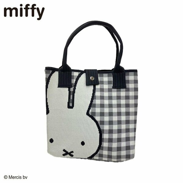 お顔のアップがたまらなくかわいいデザイン