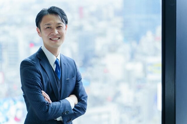 男性で年収1000万円超は9.7%！「年齢・業種別」の平均給与格差はどれくらいあるのか。会社員の年収事情を見ていく