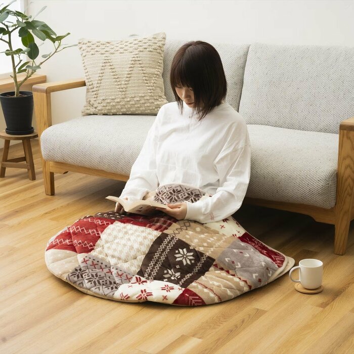 家の中のあらゆる場所を「自分専用のこたつ空間」に変えられます