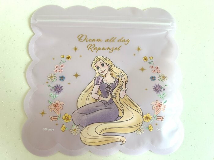 のジップバッグをパッケージから出してみました