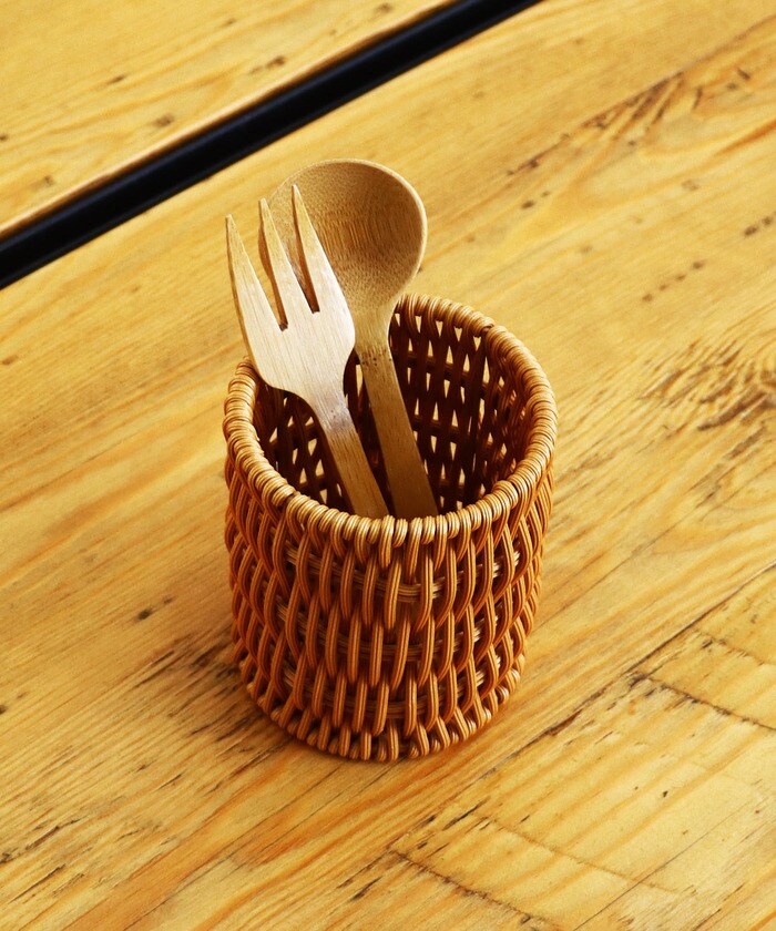 ハンドメイドのラタンカトラリースタンド