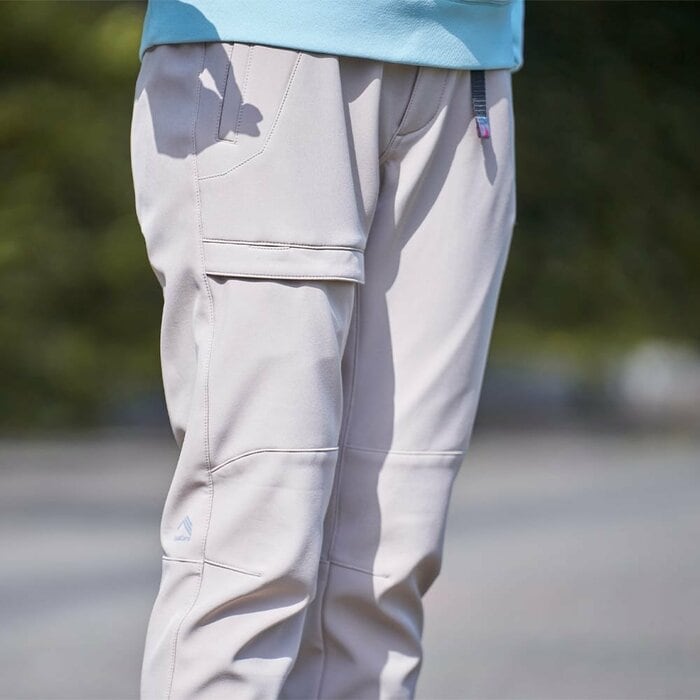 アクティブなシーンで真価を発揮する「レディースウォームクライミングパンツ」