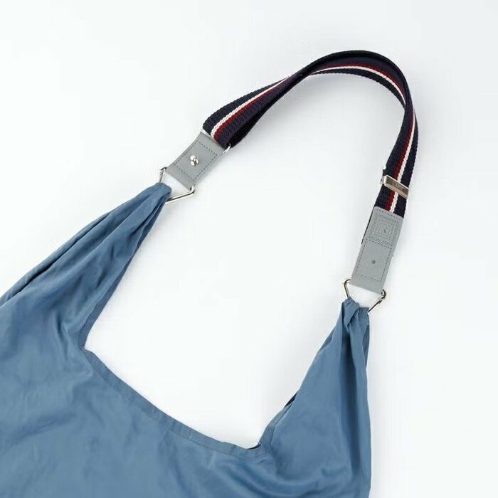 長さは52cmから83cmまで調節が可能です