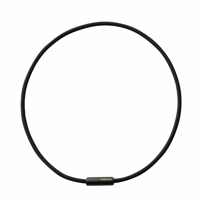 このネックレスは非常にスタイリッシュ