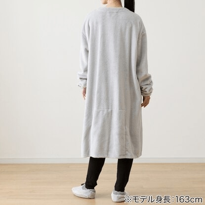 ミドル丈なので足元がもたつかない