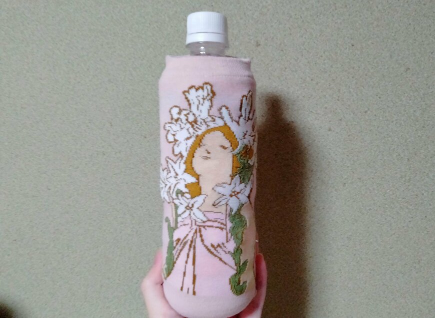 筆者撮影（キャンドゥ・名画婦人ショート丈 ミュシャ百合）