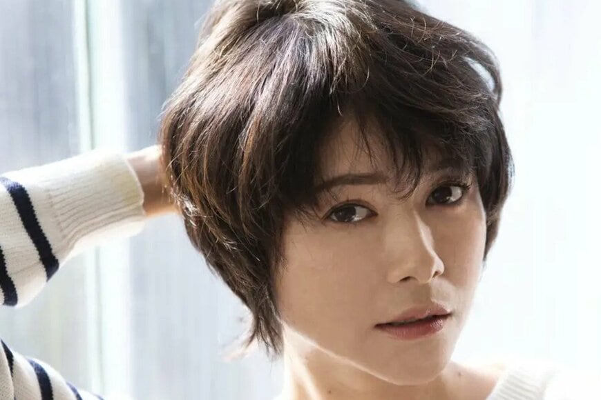 【真木よう子】0歳の次女に「足蹴にされる親子ショット」を公開　「子育てあるあるですね」「赤ちゃんは無敵」