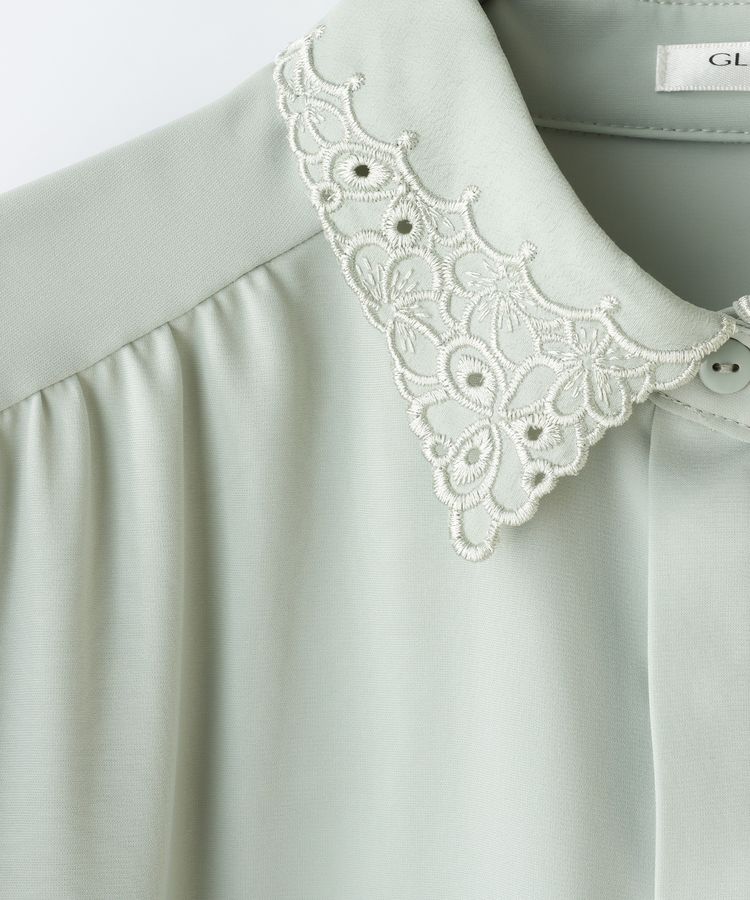 出所：ハニーズ公式通販 衿刺繍ブラウス