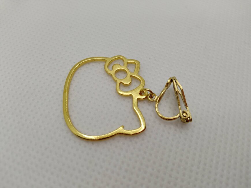 出所：筆者撮影（ダイソー、ハローキティイヤリング）