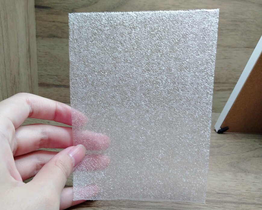 筆者撮影（セリア、フォトフレーム ゴールドリボン）