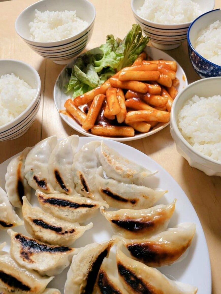 大人顔負けの完璧な焼き加減の餃子