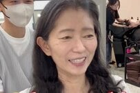 【ヤマンバを卒業したい】女性がショートヘアに…　上品なカット後の姿に「女優さんみたい」