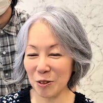 【大変身】伸びた髪と割れる前髪に悩む女性がショートで大胆イメチェン！スッキリと若々しいスタイルに！