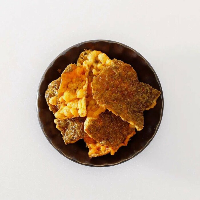 サクサクの衣をまとった海苔天にやまやの明太子の風味をまとわせた一品