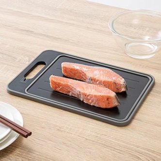 売上1位獲得も納得「解凍プレートシャープナー付きまな板」
