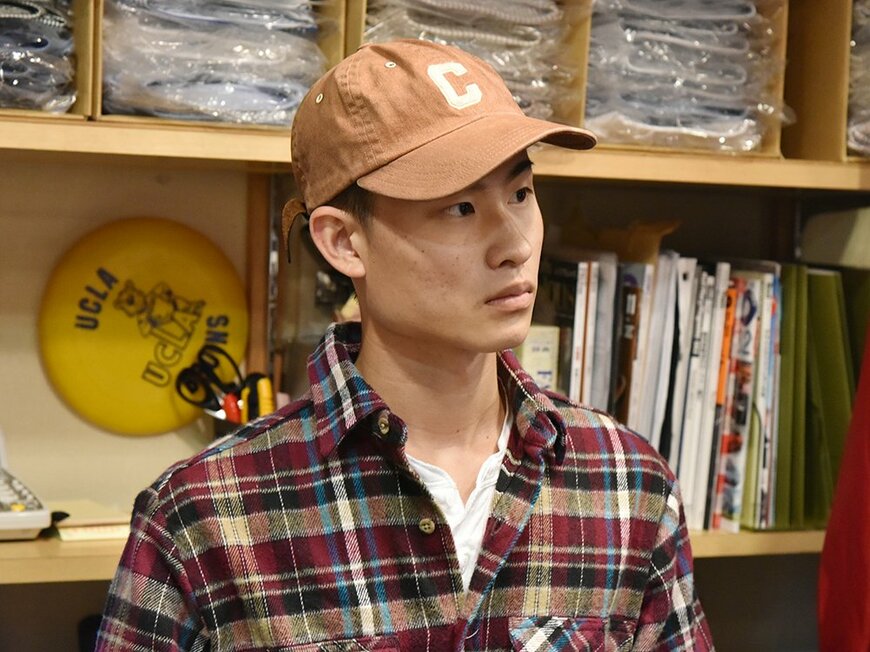 現在、オーナーの玉木氏と二人三脚で店を切り盛りするSEPTISの若きエース。休日も古着屋巡りに余念がない。最近の掘り出し物は「NEW YORK JOE」で見つけたヴィンテージのマンシングウェアのカーディガン