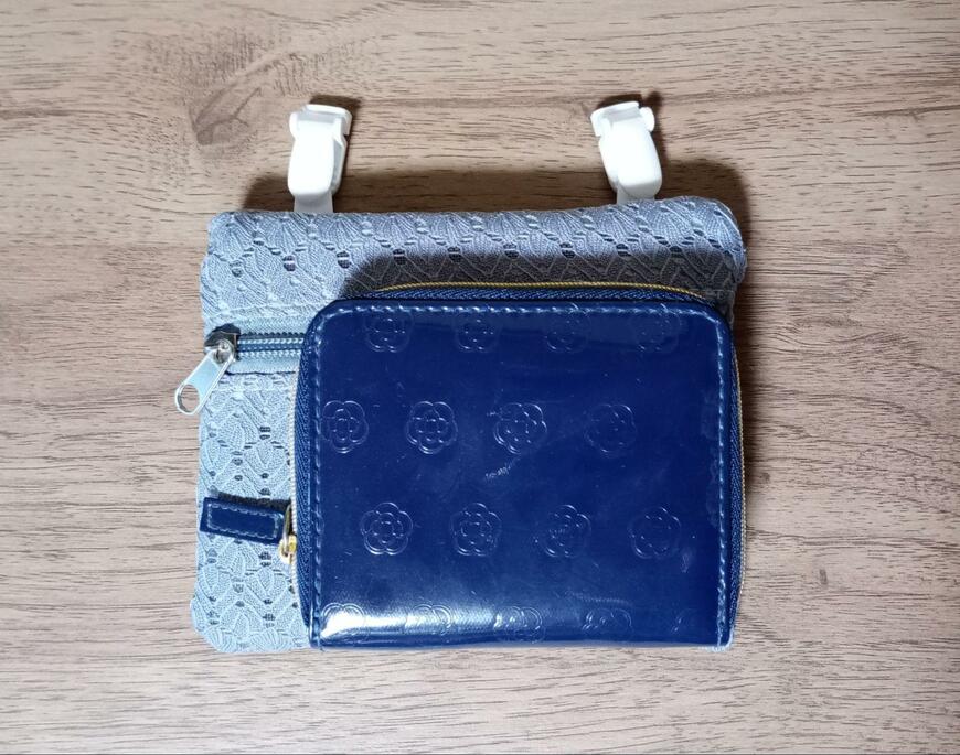 筆者撮影（ダイソー、移動ポケット横型 レース柄）