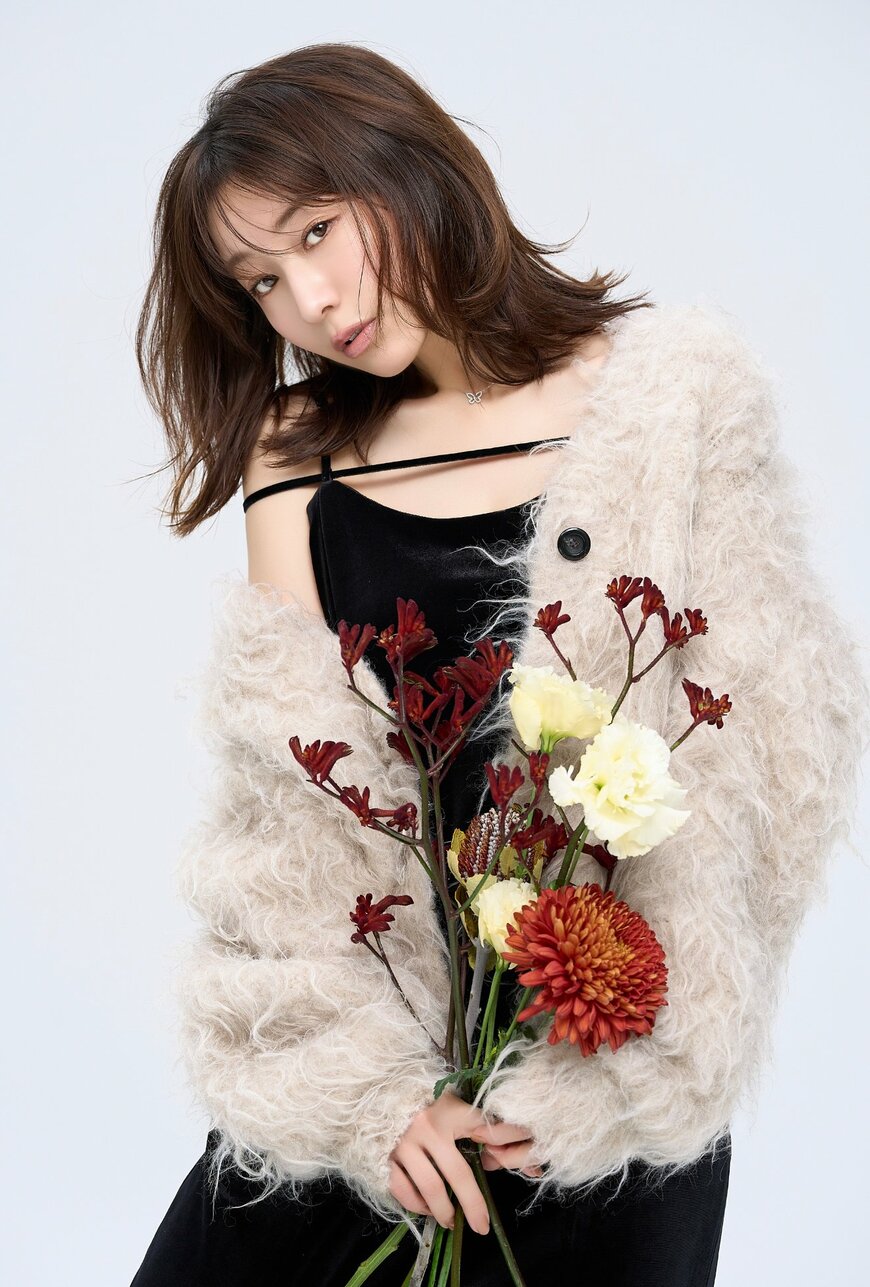 出所：株式会社mavie「世界を舞台に進化し続けるファッションブランド『THE TOÉ』がホリデーコレクションを発表。メインビジュアルに田中みな実を起用」