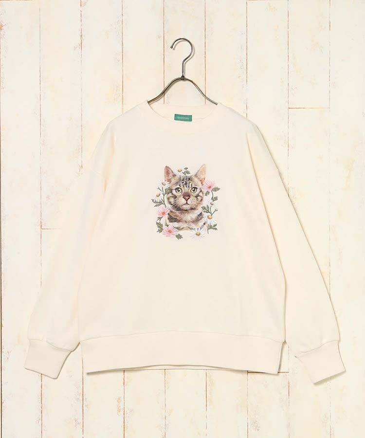 出所：Bleu Bleuet（ブルーブルーエ）公式サイト　le petaleトラネコフラワー刺繍スウェット