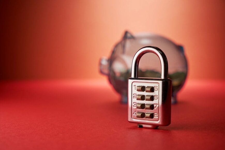 【60歳代＆70歳代】貯蓄「2000万円超」の二人以上世帯はどれほどいる？各世代の平均・中央値とは