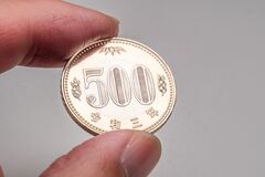 病院のお釣りで受け取った「500円玉」に違和感　見慣れないデザインに「大当たりだ」「通常通り使えますよ」