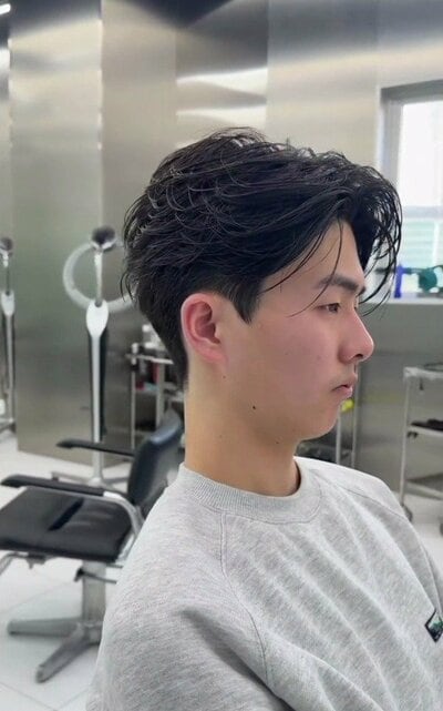 サイドをすっきり整えた、動きのある短髪
