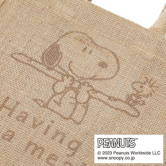 ジュートの素材感がこれからの季節にマッチ