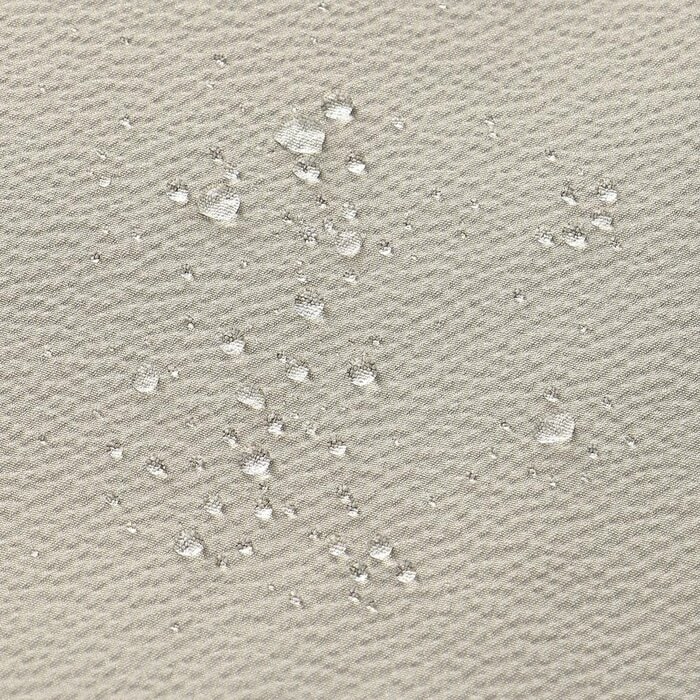 生地には耐久撥水加工が施されています