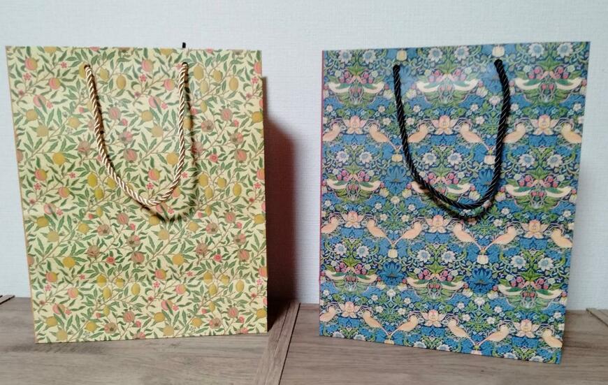 筆者撮影（セリア、ハンドルバッグM縦 ウィリアム・モリス）