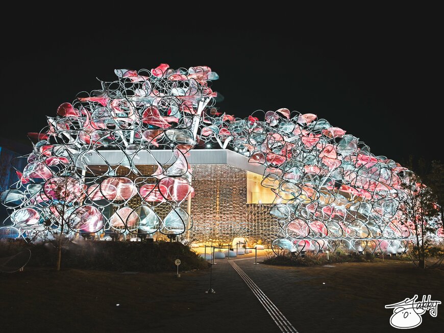 ライトアップしたパビリオン