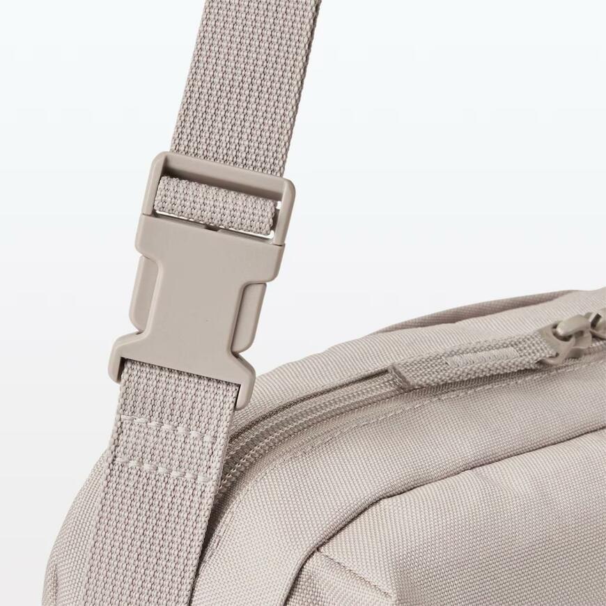 ウエストポーチにもなる　撥水ショルダーバッグ