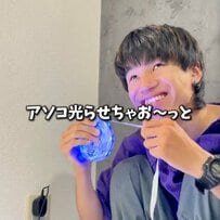 「いい感じだね」貼るだけ〈テープライト〉で築20年超の賃貸〈壁のボコン〉→〈間接照明のオシャレ空間〉に大変身