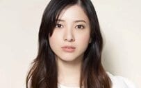吉高由里子 人気女優へ薄暗い部屋で“キスショット”「尊すぎる」「えぐい」「距離感最高」とファン歓喜