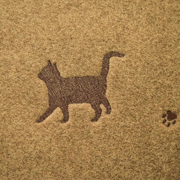 ネコデザインの刺繍がキュート
